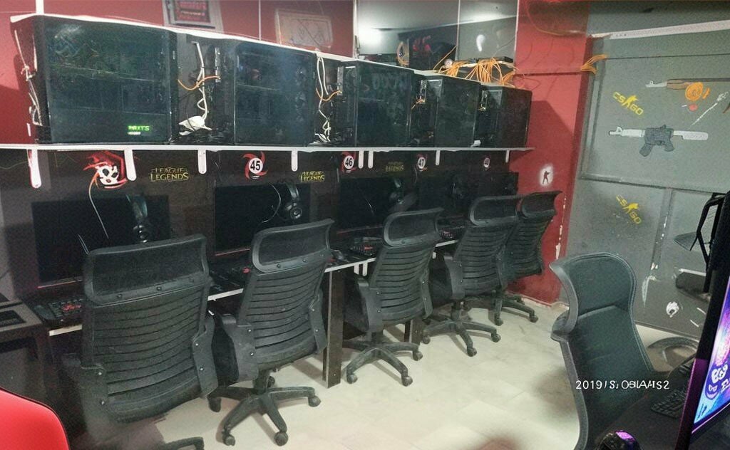 Internet cafe Almina Internet Cafe, Torbali, photo