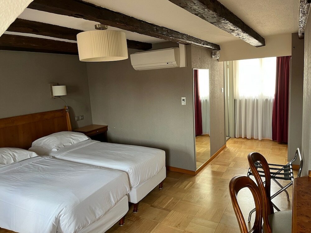 Фото Logis Hôtel Au Cerf d'Or