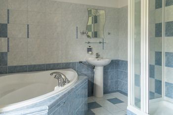 Фото Outline B& x26; B Jiricna