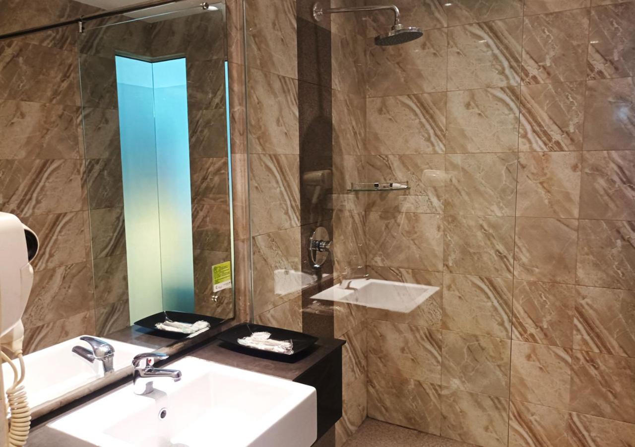 Фото King's Hotel Nagoya Batam