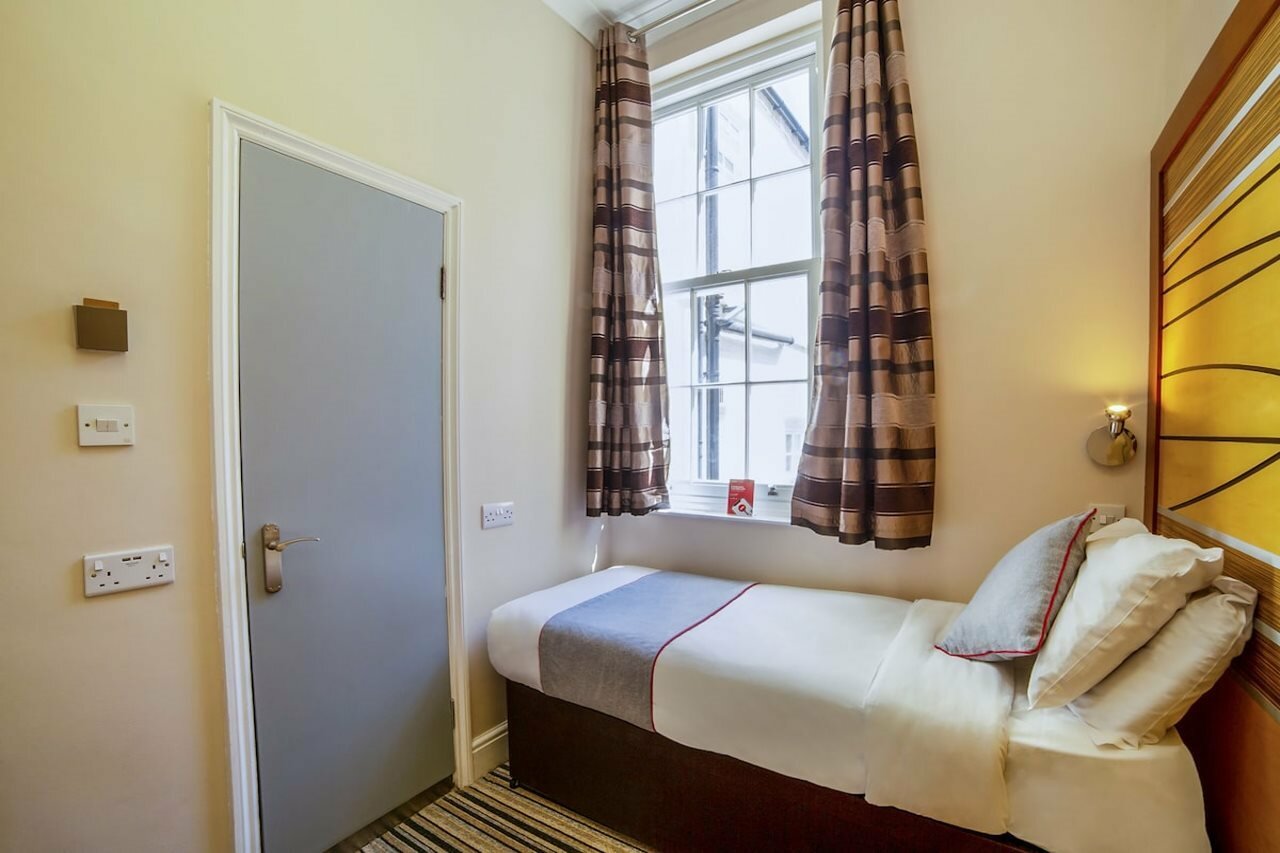 Фото Oyo Vegas Hotel