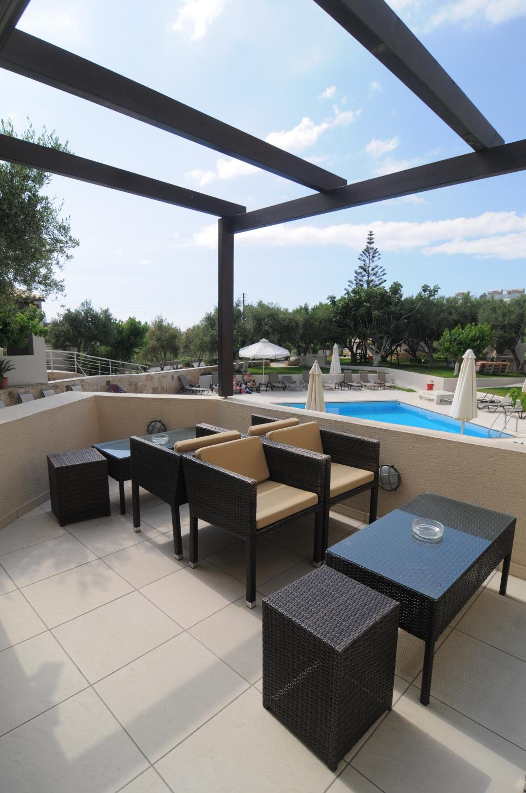 Фото Ourania Apartments