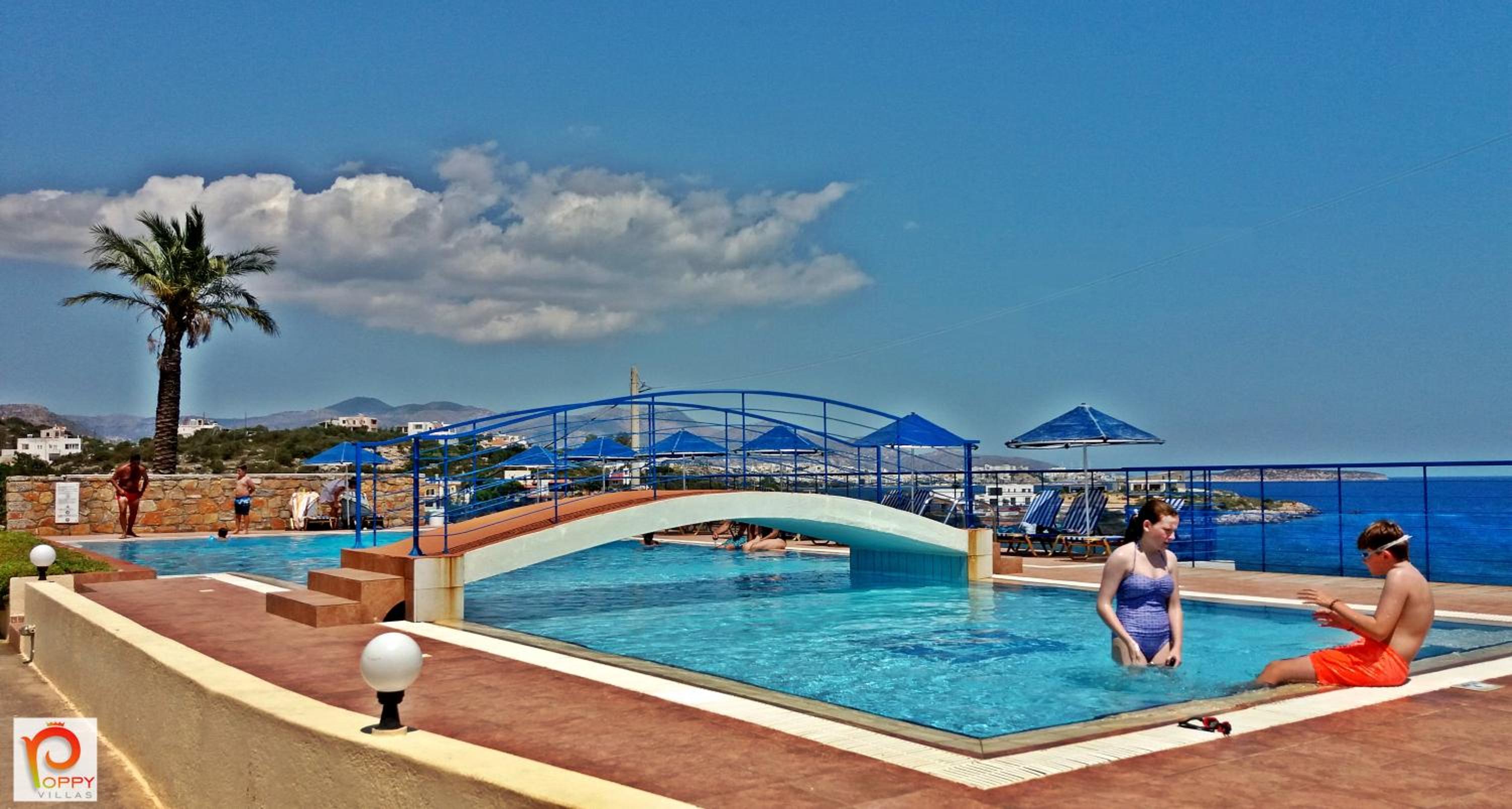 Фото Poppy Villas