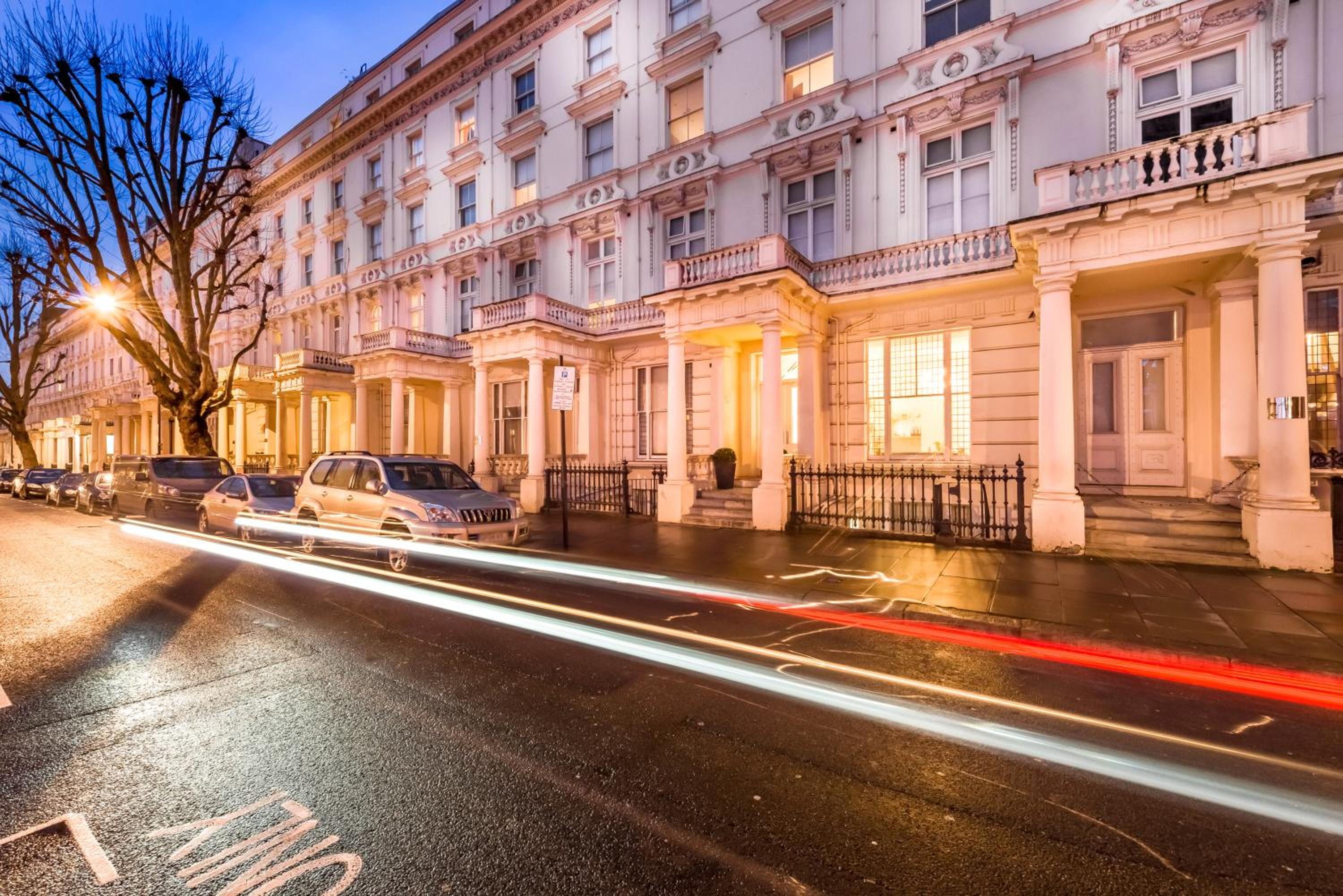 Фото Hyde Park Executive Apartments