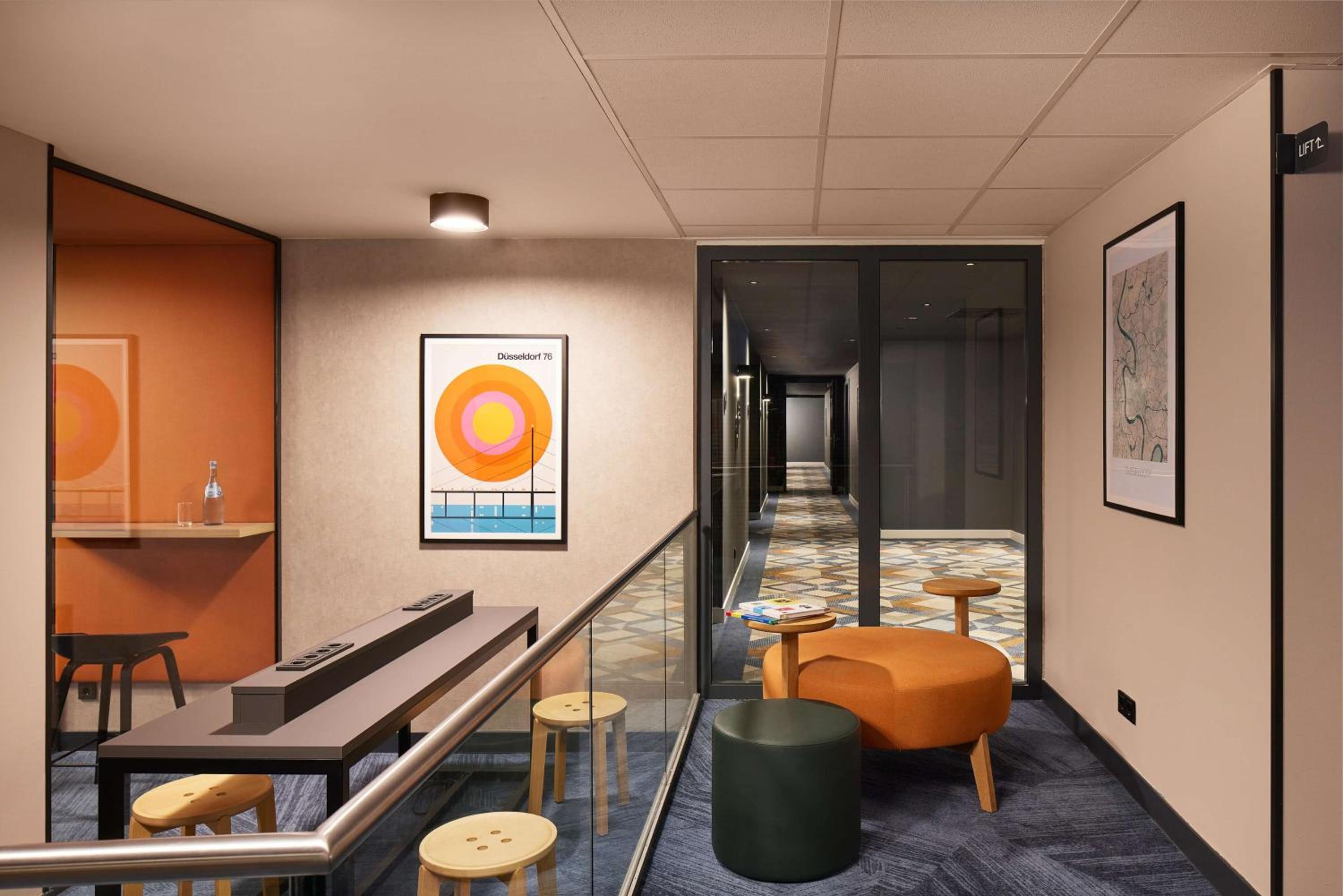 Фото Adina Apartment Hotel Dusseldorf