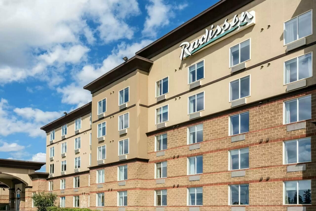 Фото Radisson Hotel & Suites Fort McMurray