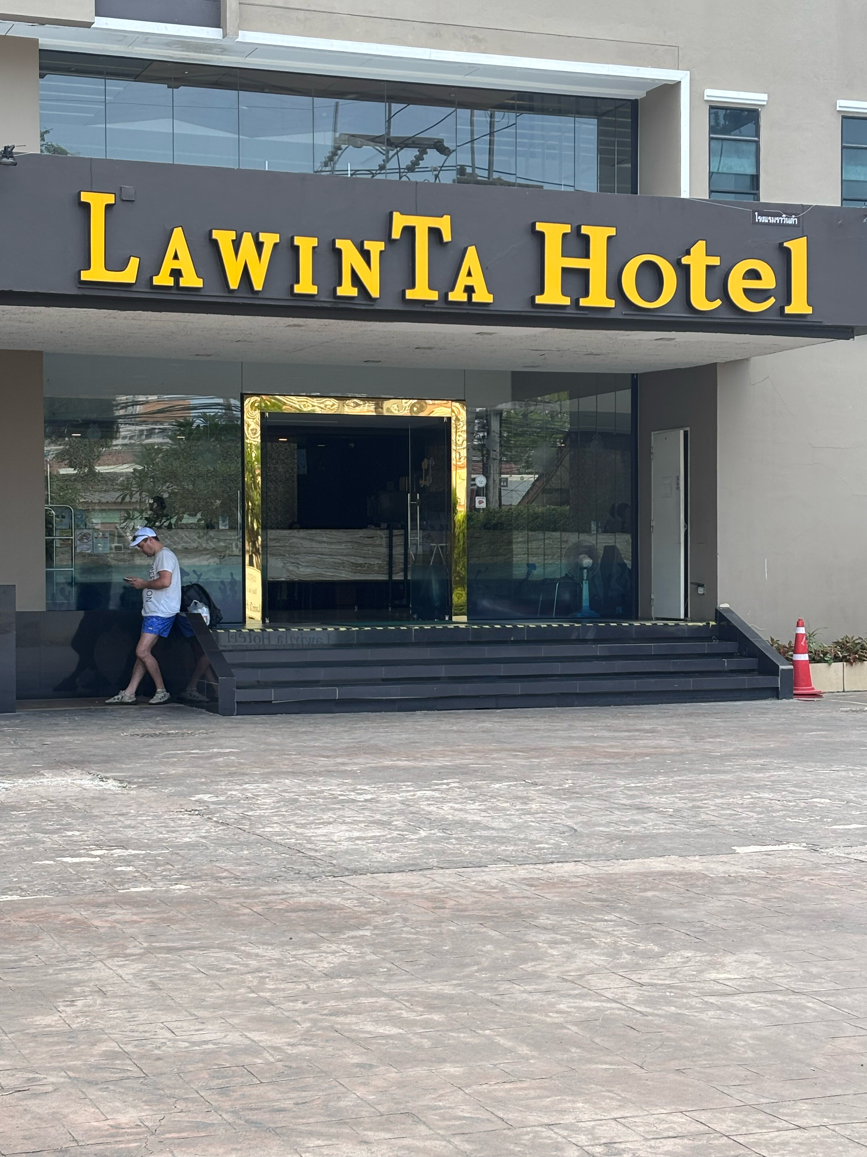 Фото отеля 2