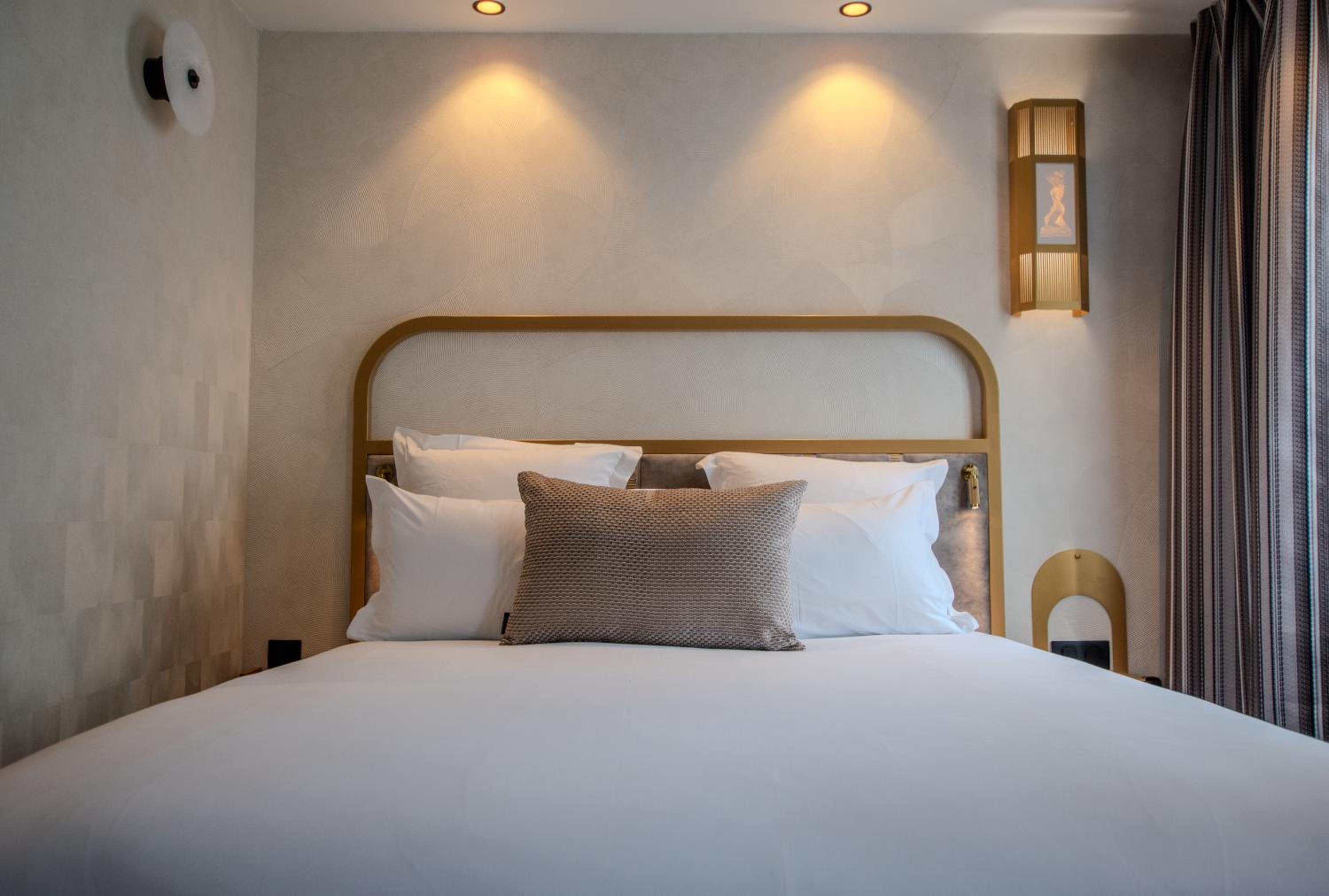 Фото Hôtel du Cadran by Collection Vesper