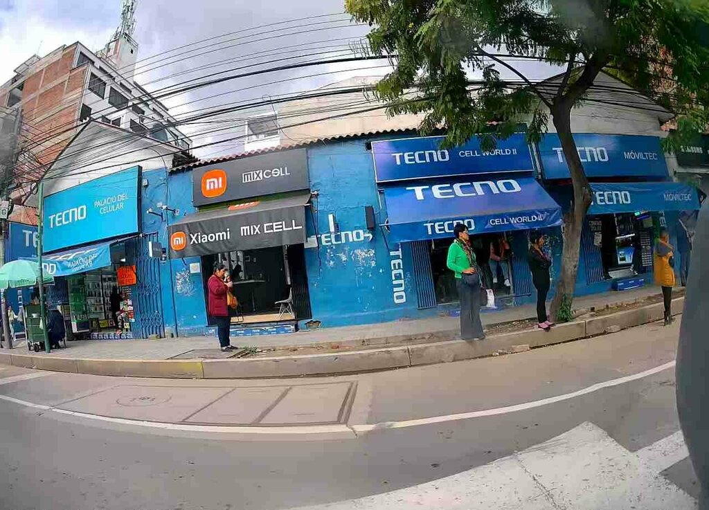 Electronics store Cell World II, Cochabamba, photo