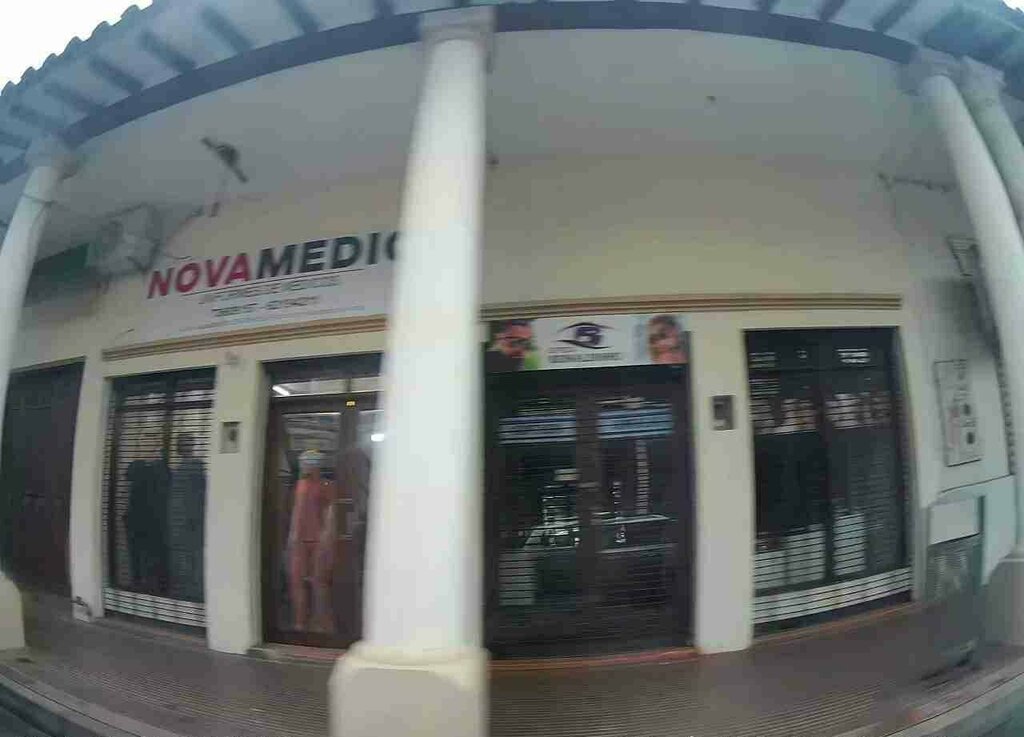 Opticial store Optical Halls, Santa Cruz de la Sierra, photo