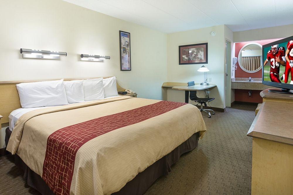 Фото Red Roof Inn Detroit - Farmington Hills