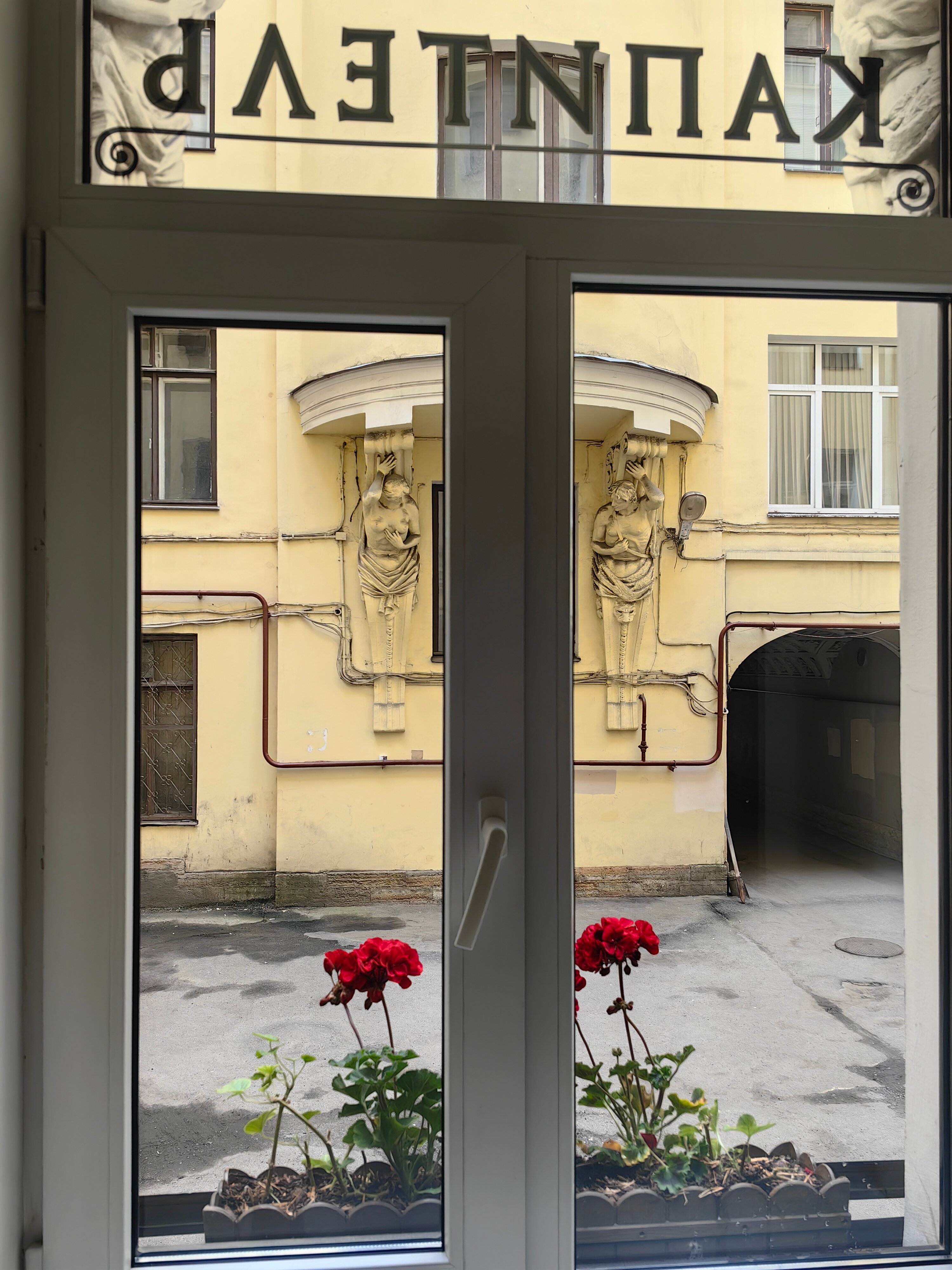 Фото Капитель