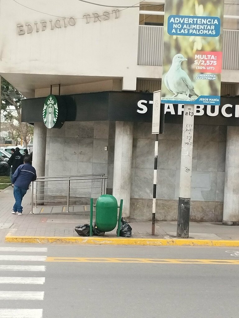 Coffee shop Starbucks, Lima, photo