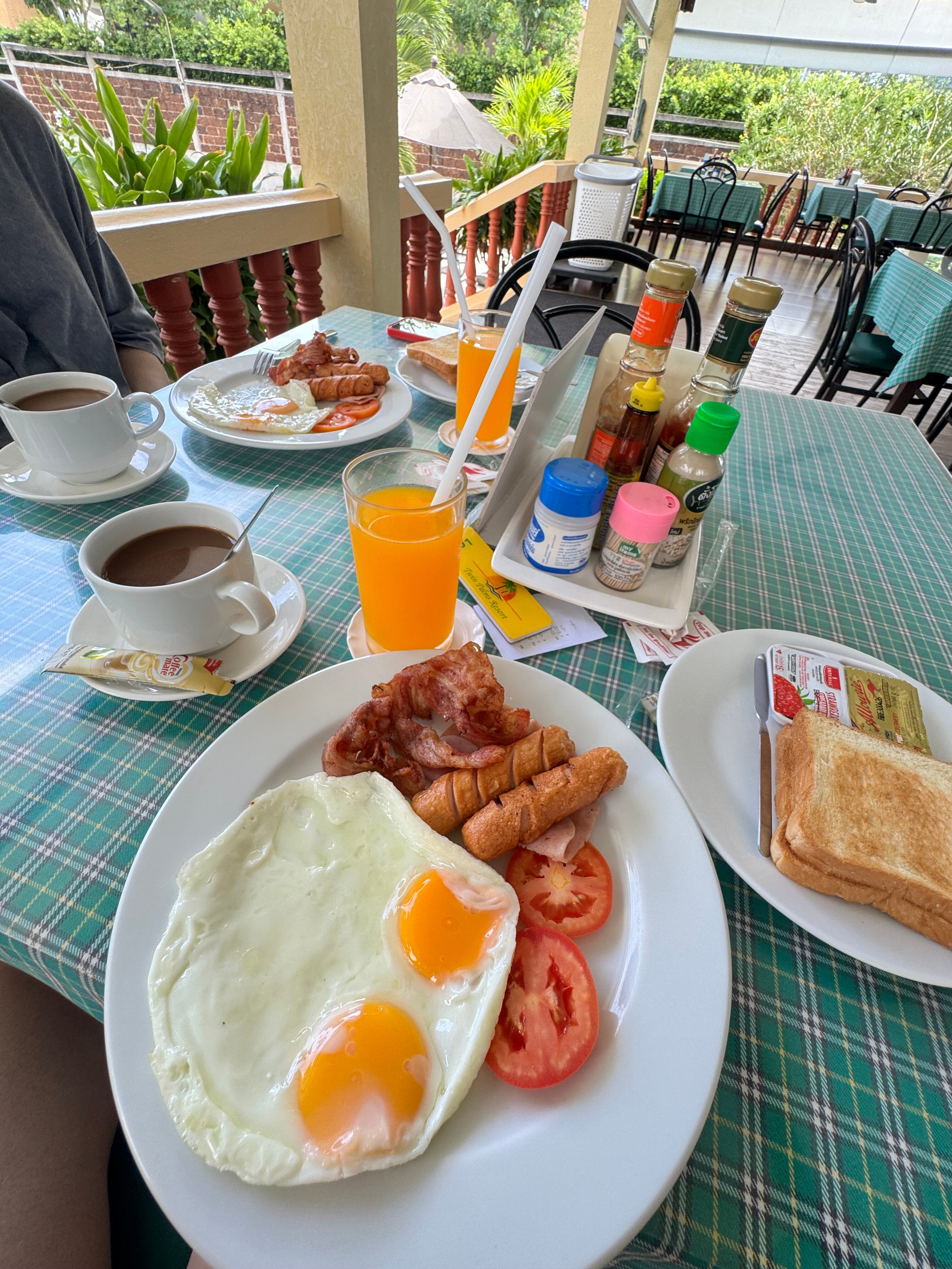 Фото Twin Palms Resort