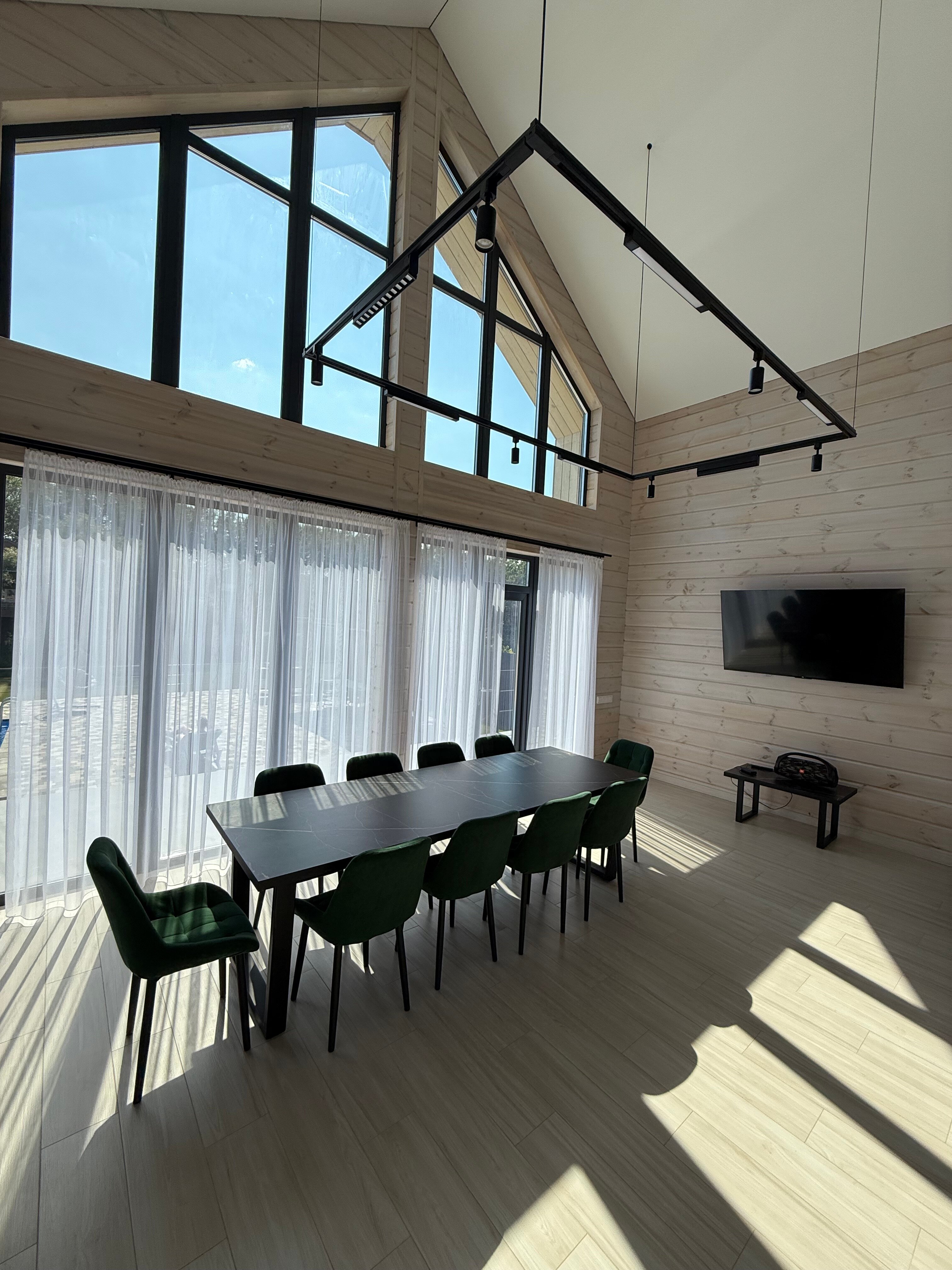 Фото Атмосфера