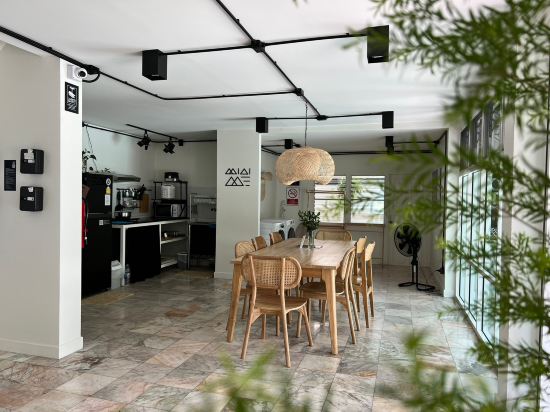 Фото Mini-me Hubs - Charm Suites in Old City