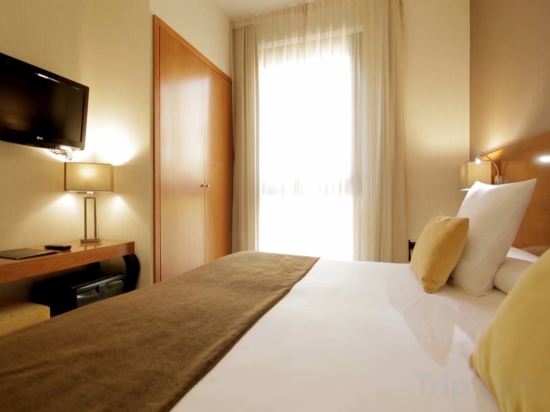 Фото Hotel Puerta de Toledo