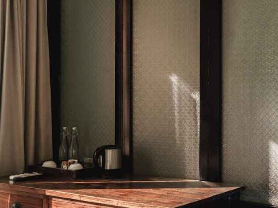 Фото Brown Feather Hotel