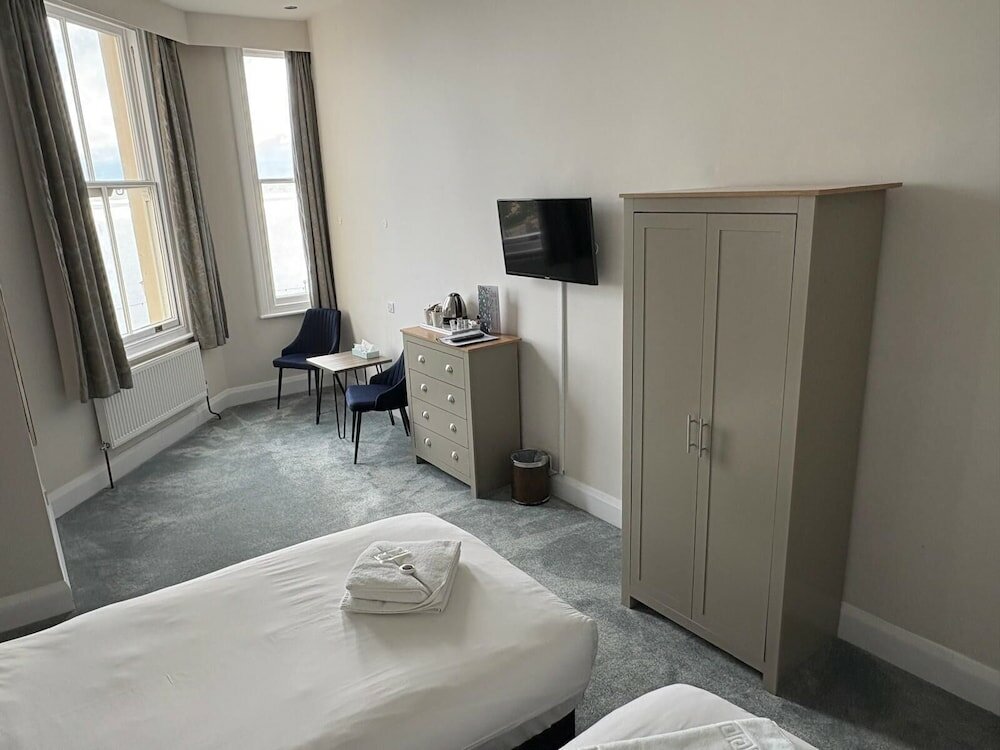 Фото The Cumberland Hotel