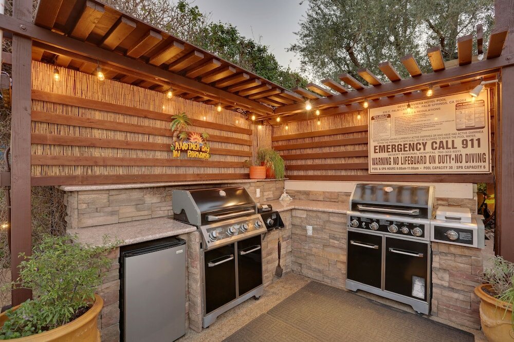 Фото Desert Riviera Hotel