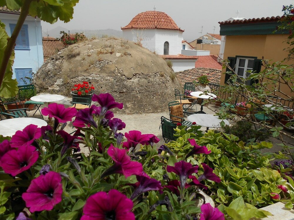 Фото Byron Hotel