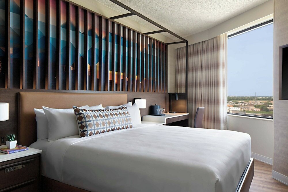 Фото Renaissance Dallas Hotel