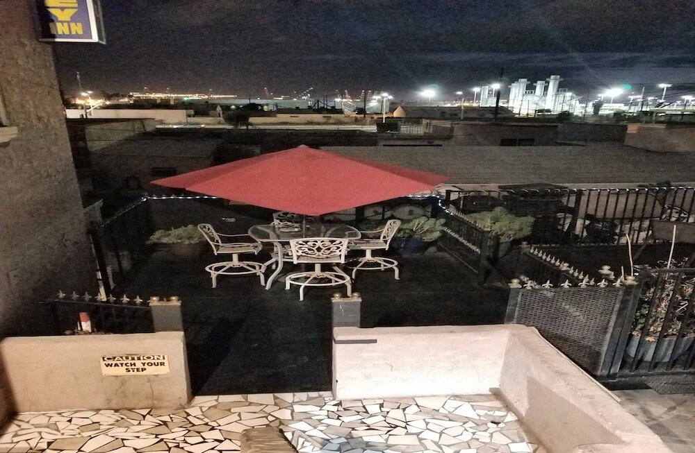 Фото Monterey Inn Hotel