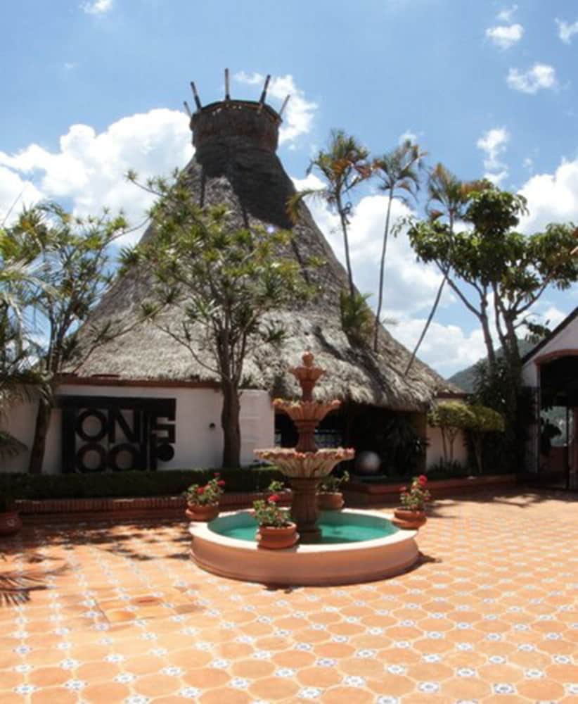 Фото Hotel Montetaxco