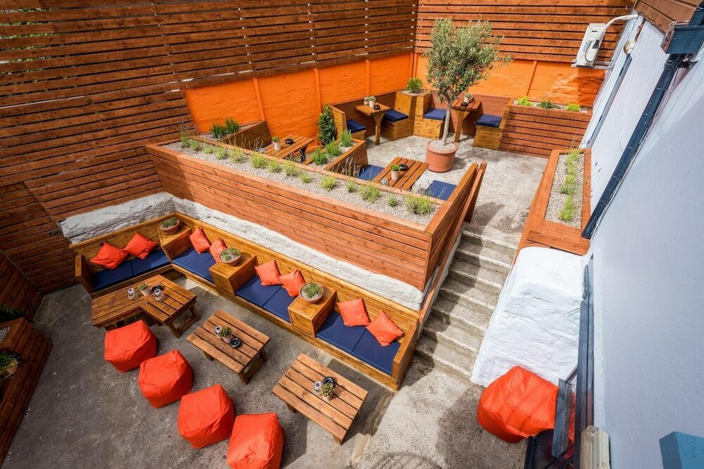 Фото The Longboat Inn