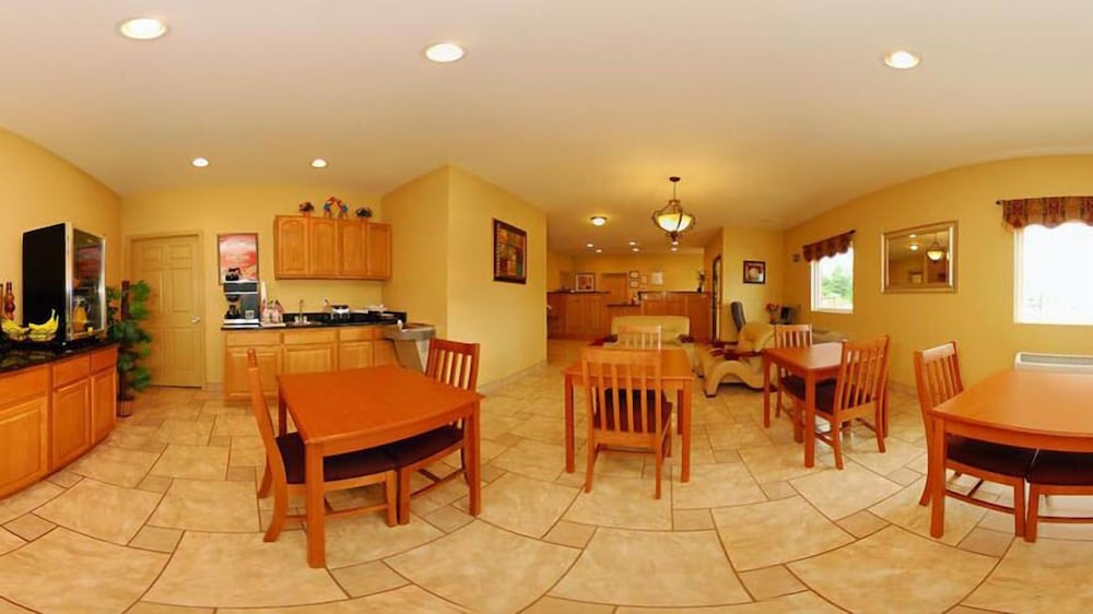 Фото Econo Lodge Inn & Suites Rockmart