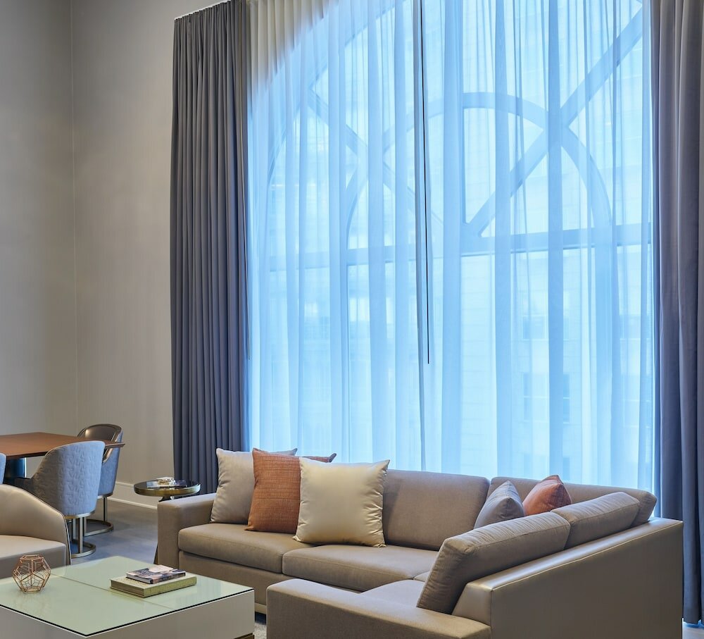 Фото Hotel Crescent Court