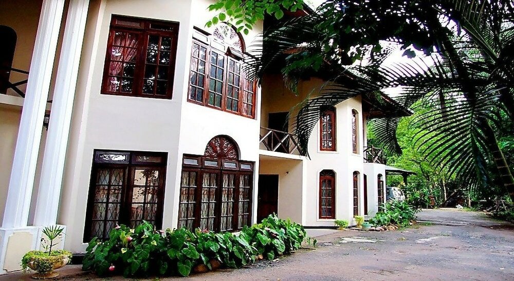 Фото Tree Breeze Inn