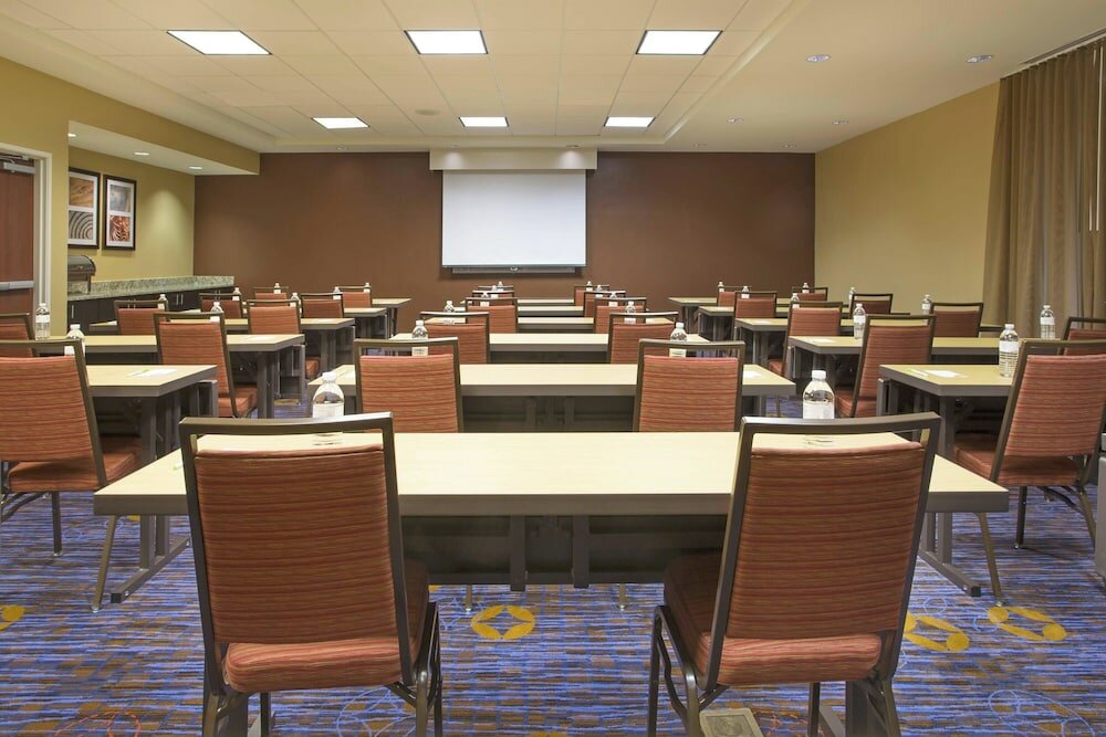 Фото Courtyard by Marriott Austin Airport