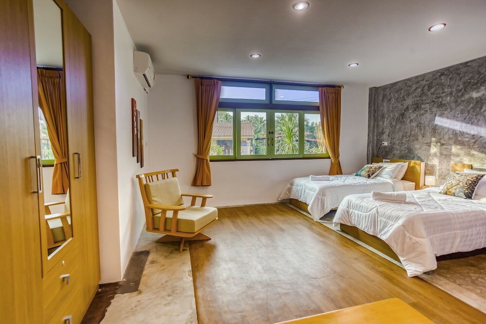 Фото Tonmai Suites