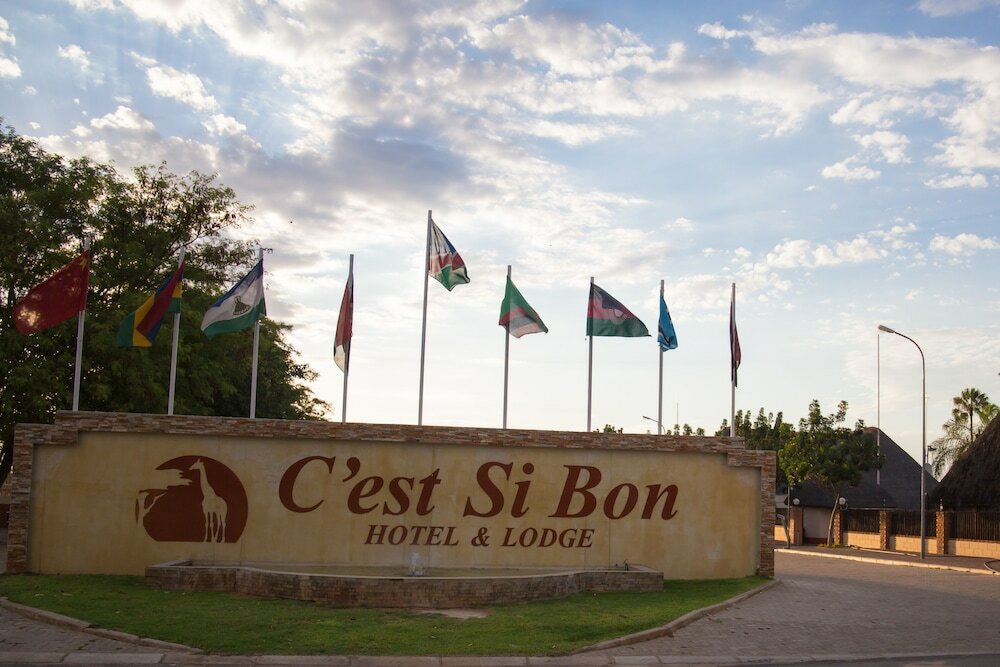 Фото C'est Si Bon Hotel