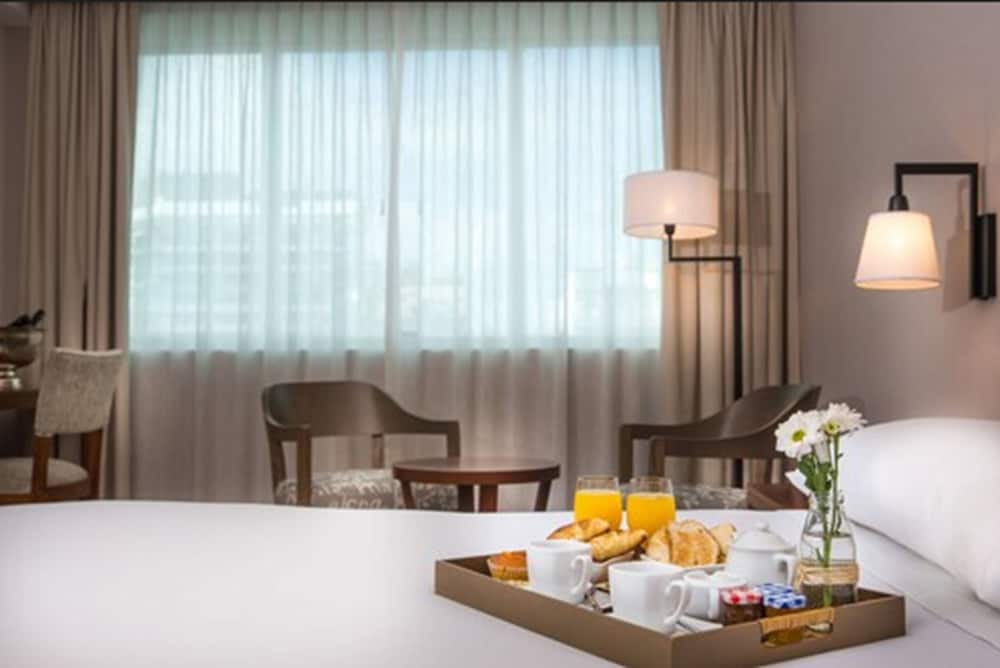 Фото Howard Johnson Plaza Buenos Aires