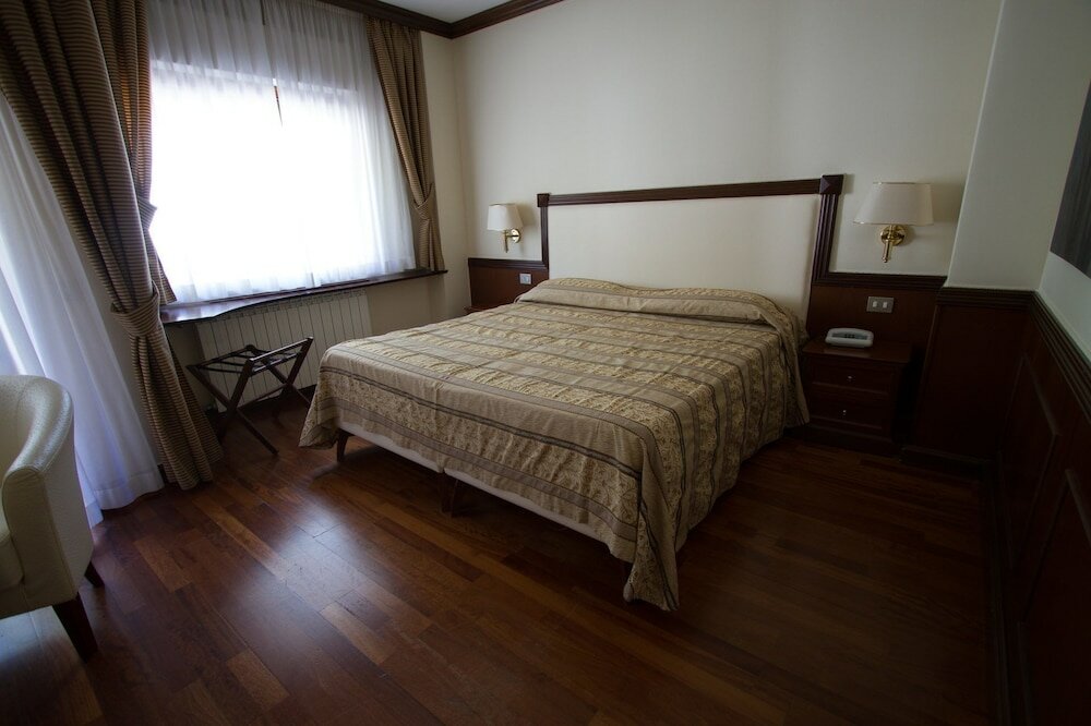 Фото Hotel Corona