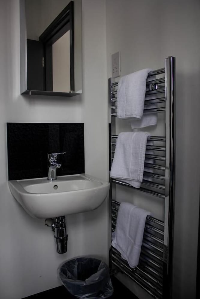 Фото Crofts Hotel