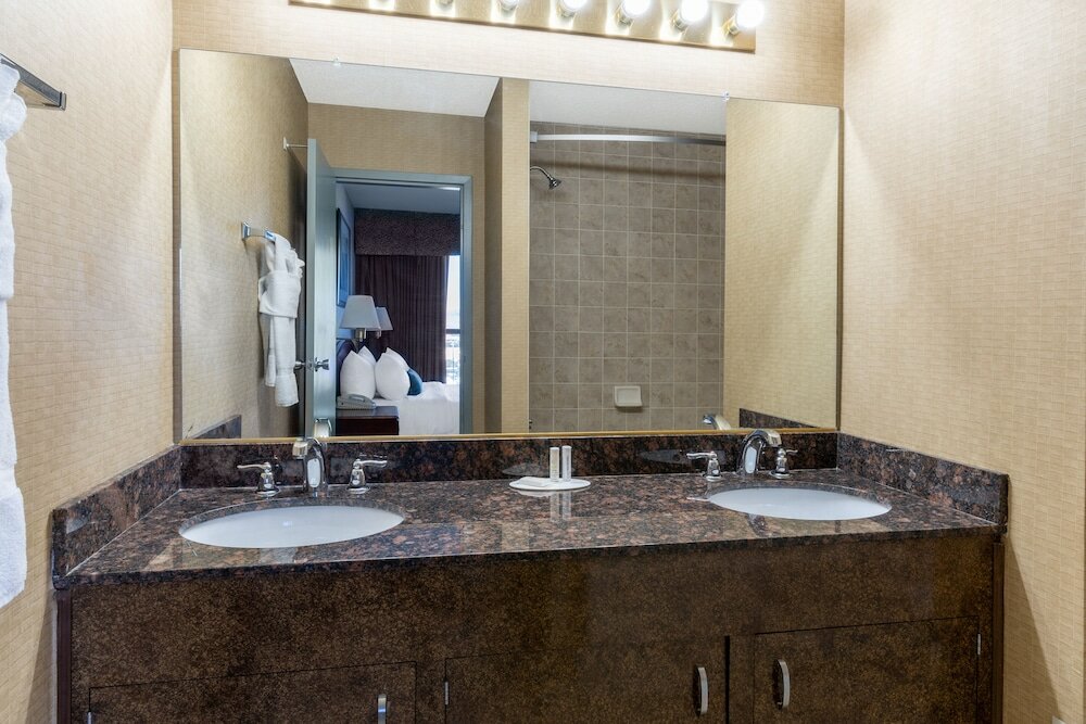 Фото Ramada by Wyndham Reno Hotel and Casino