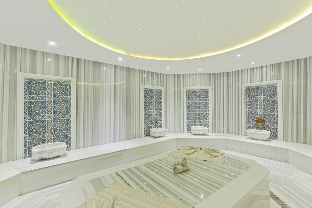 Фото Euphoria Batumi Convention & Casino Hotel