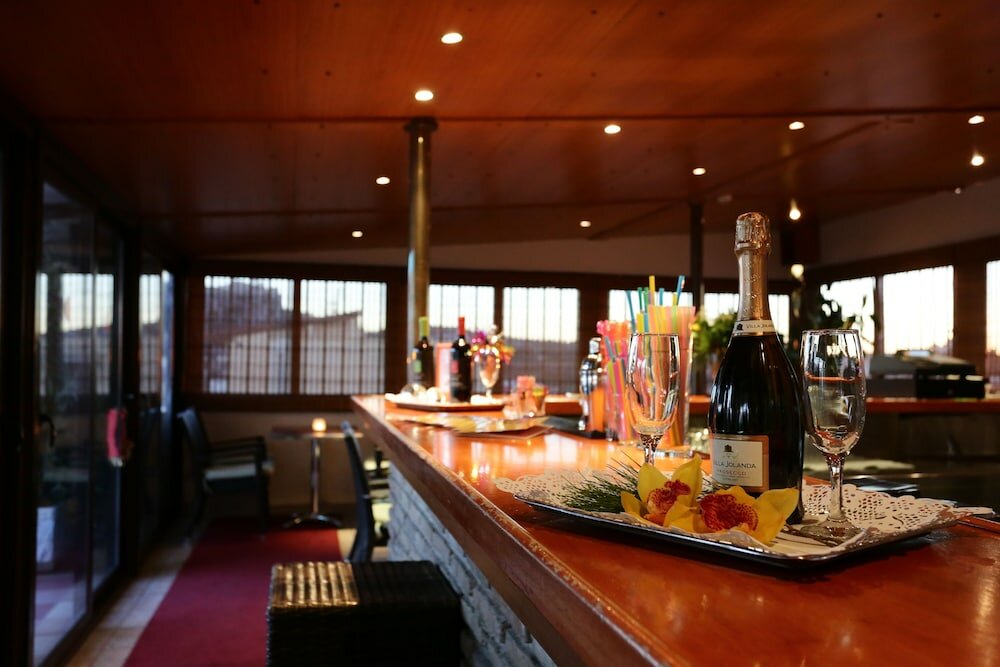 Фото Attalos Hotel