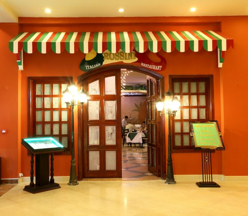 Фото Rehana Royal Beach Resort - Aquapark & SPA