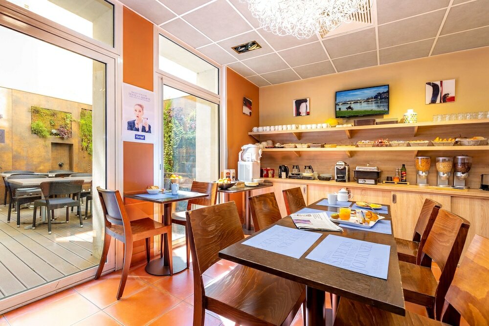 Фото Kyriad Avignon Palais Des Papes