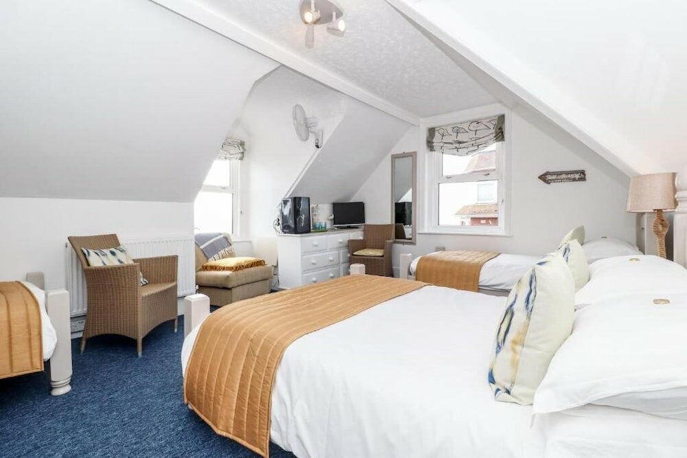 Фото The New England