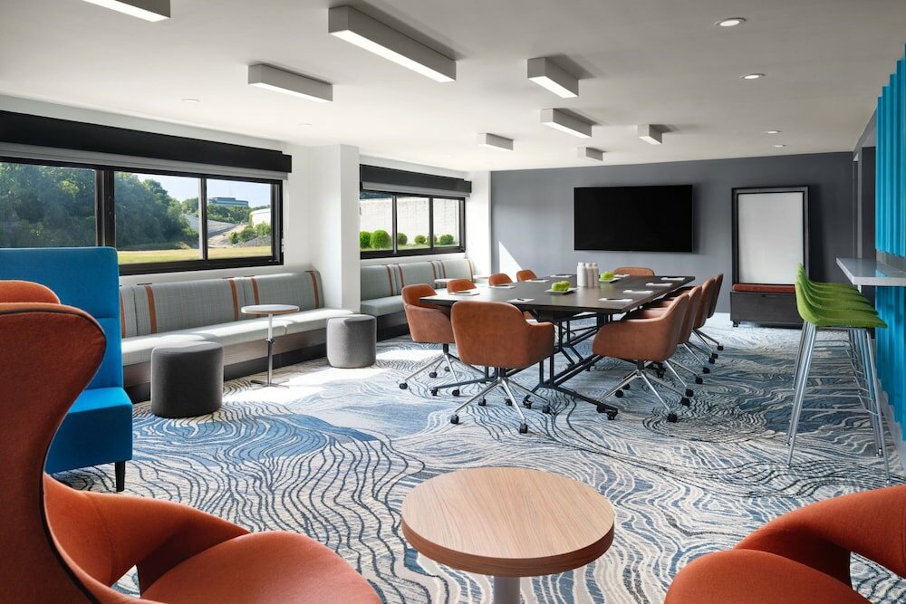 Фото Hilton Nashville Airport