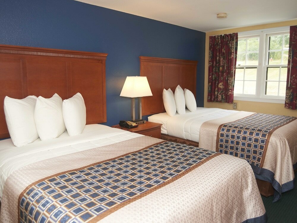 Фото Swiss Chalets Village Inn