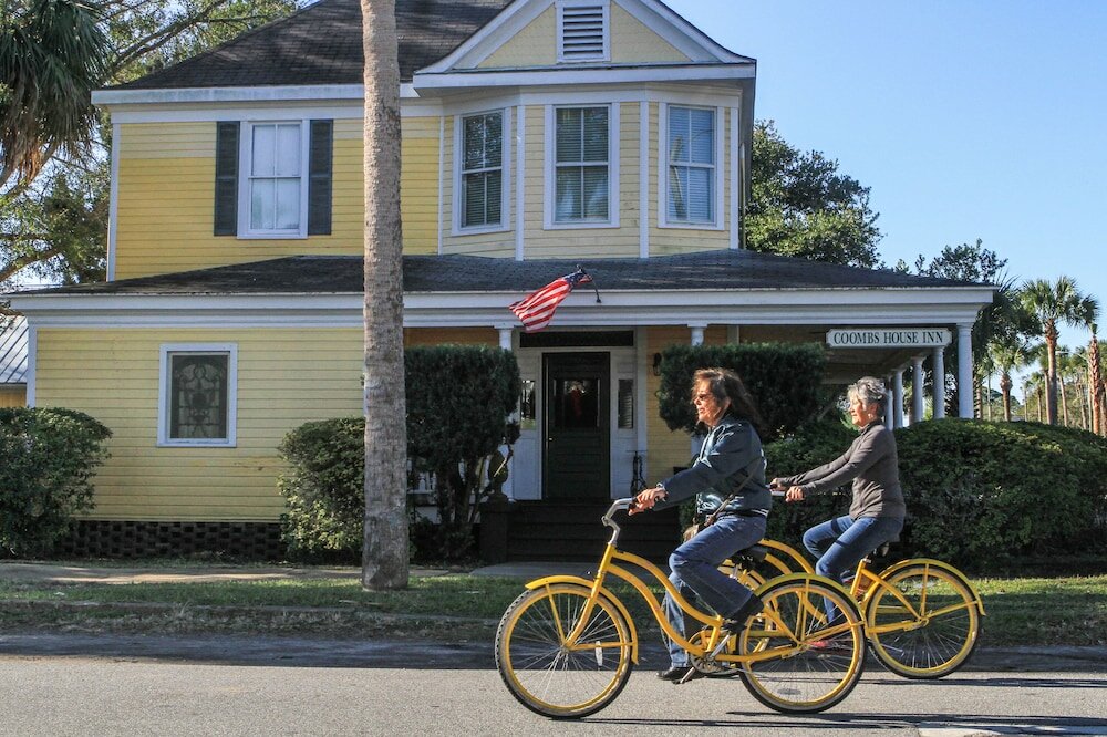 Фото Coombs Inn & Suites