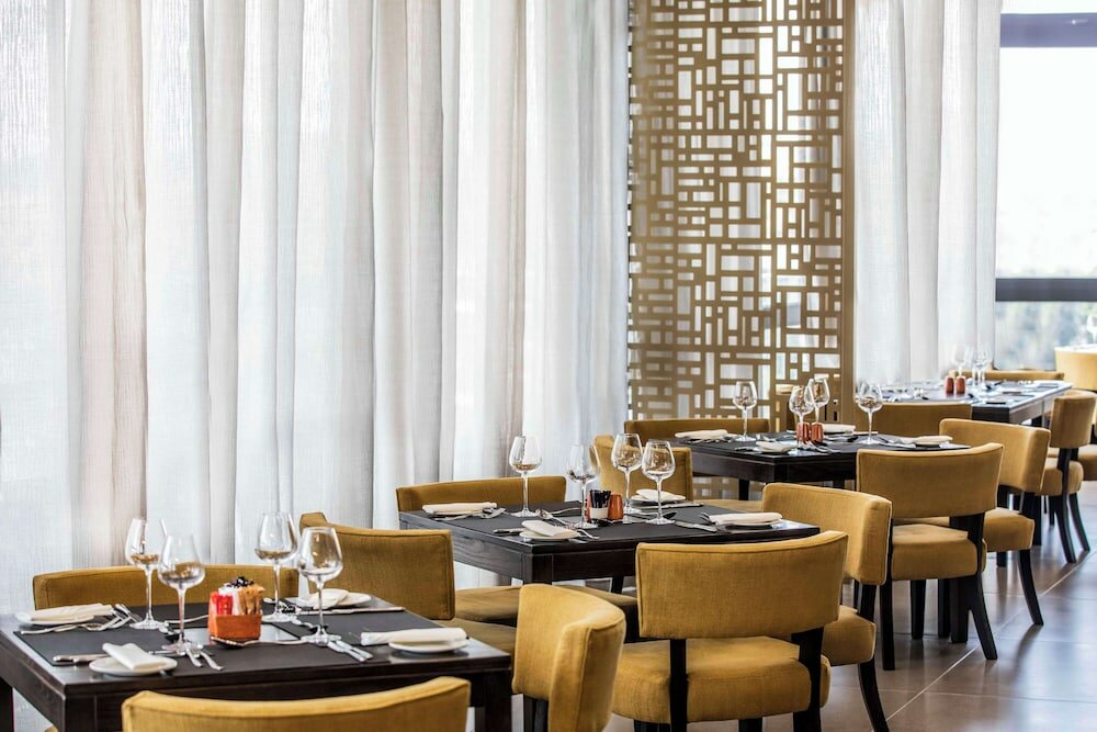 Фото Avani Windhoek Hotel & Casino