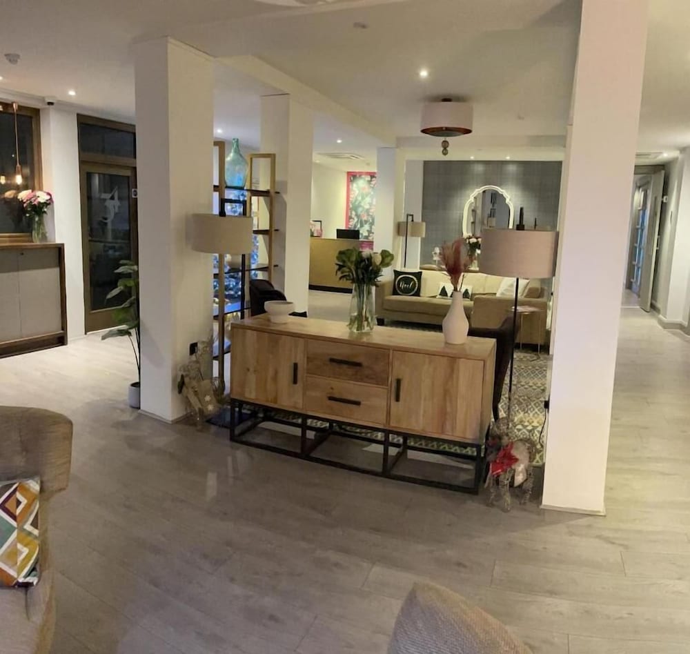 Фото The Orchid Hotel