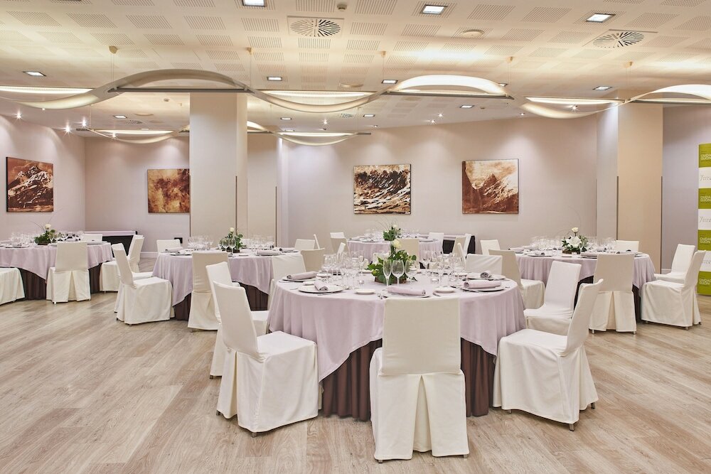 Фото Hotel Silken Ciudad Gijon